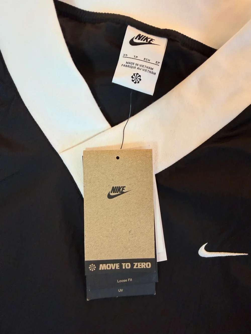 Nike Sportswear Essential Women's Loose UV Woven Long-Sleeve V- Neck sweater top